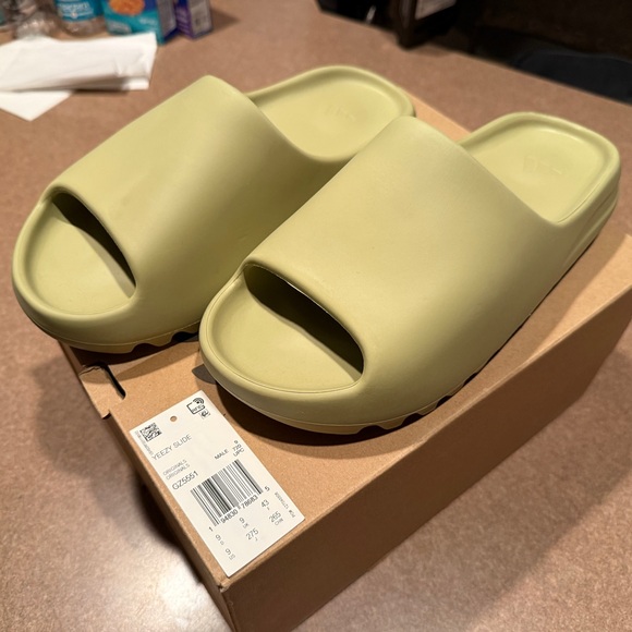 Yeezy Slides Resin GZ5551 Men’s Size 9 (Authenticity Guaranteed eBay) - Picture 1 of 13